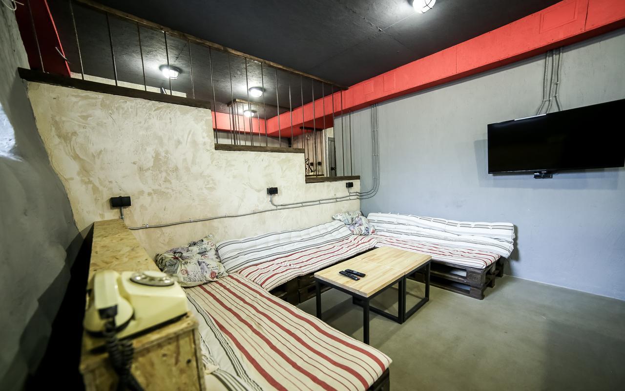 Хостел Lviv Loft Prison Экстерьер фото